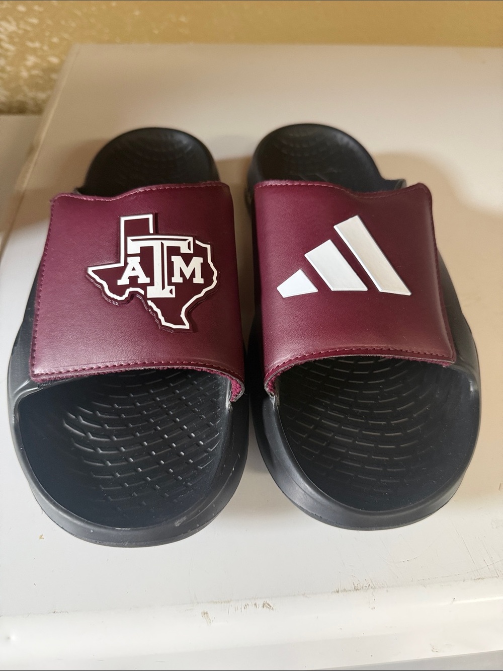 NWOT! Adidas Men Maroon Texas A&M Slide Sandals